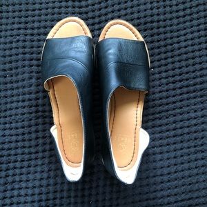 Open toe and side shoes